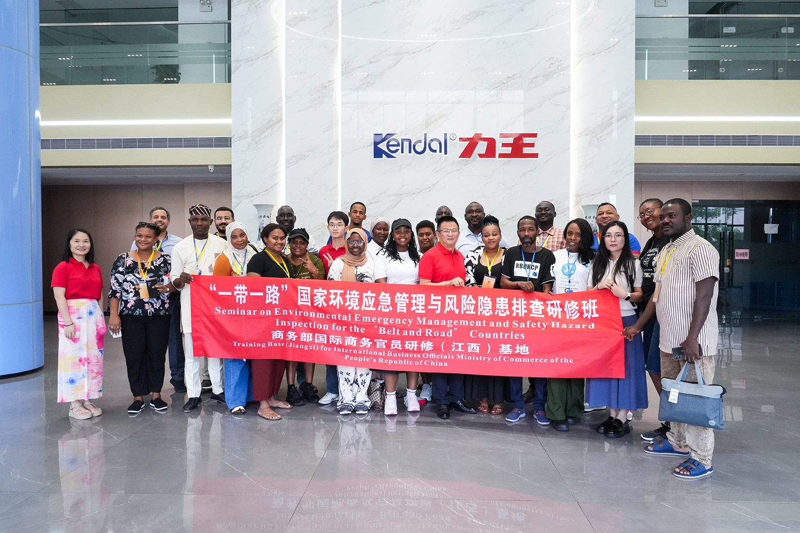 22名官员见证“中国智造”，力王新能源点亮“一带一路”绿色未来